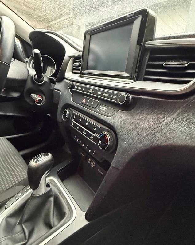 Gebraucht Kia Ceed 120 PS (88 kW) 2019 Weiß Kleinwagen