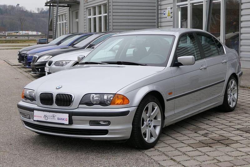 Silber Gebraucht 1998 BMW 323 Sport Line Limousine | 8.490 € (Etwas zu teuer) - Bild 1/4