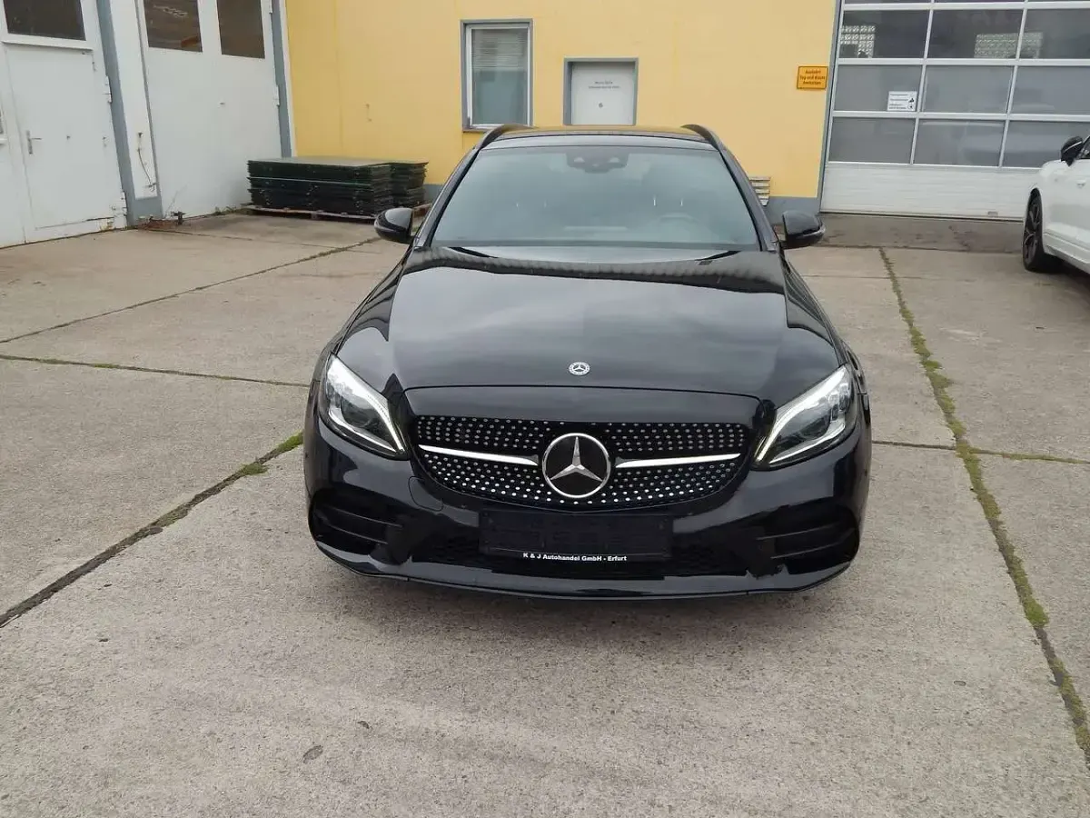 Gebraucht Mercedes C300e 211 PS (155 kW) 2019 Obsidianschwarz  metalliclack Kombi