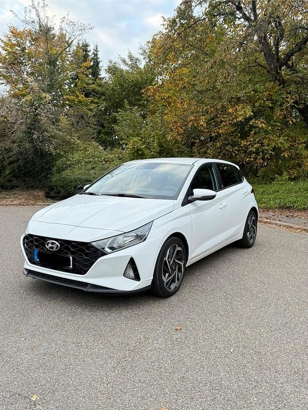 Weiß Gebraucht 2021 Hyundai i20 Edition 30+ Kleinwagen | 14.200 € (Fairer Preis) - Bild 1/4