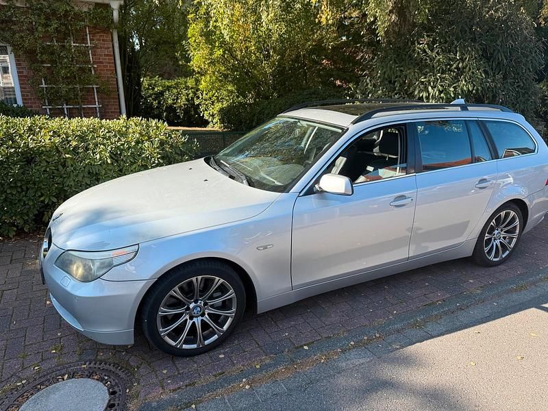 Silber Gebraucht 2005 BMW 535 Kombi | 3.500 € - Bild 1/4