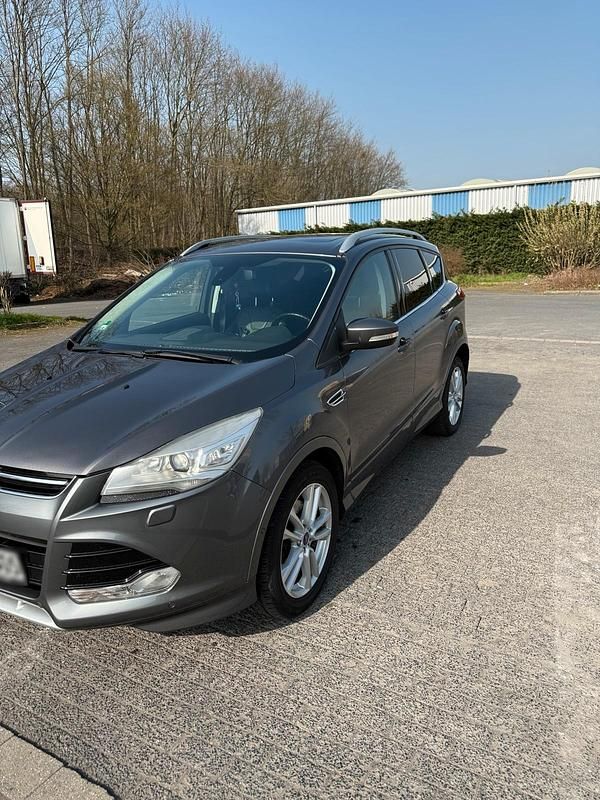 Gebraucht Ford Kuga 163 PS (119 kW) 2014 Grau SUV
