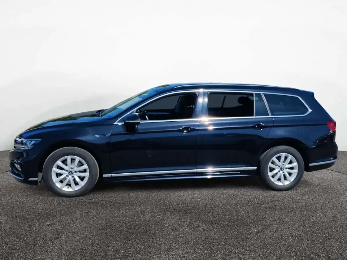 Gebraucht VW Passat Business 150 PS (110 kW) 2023 Deep black perleffekt Kombi