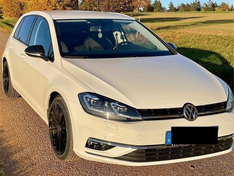 Gebraucht VW Golf VII Highline 150 PS (110 kW) 2018 Weiß Kleinwagen