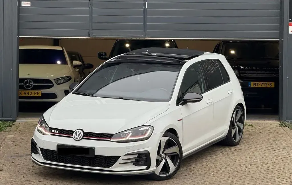 Second-hand VW Golf VII GTI 230 CP (169 kW) 2018 Alb Berlinǎ