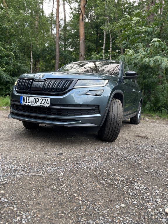 Grau Gebraucht 2019 Skoda Kodiaq SportLine SUV | 30.700 € (Fairer Preis) - Bild 1/4