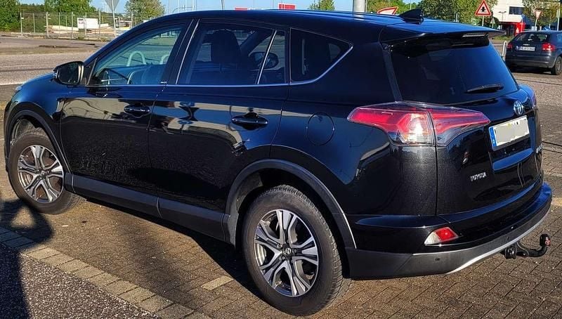 Schwarz Gebraucht 2017 Toyota RAV4 Edition-S SUV | 14.000 € (Fairer Preis) - Bild 1/4