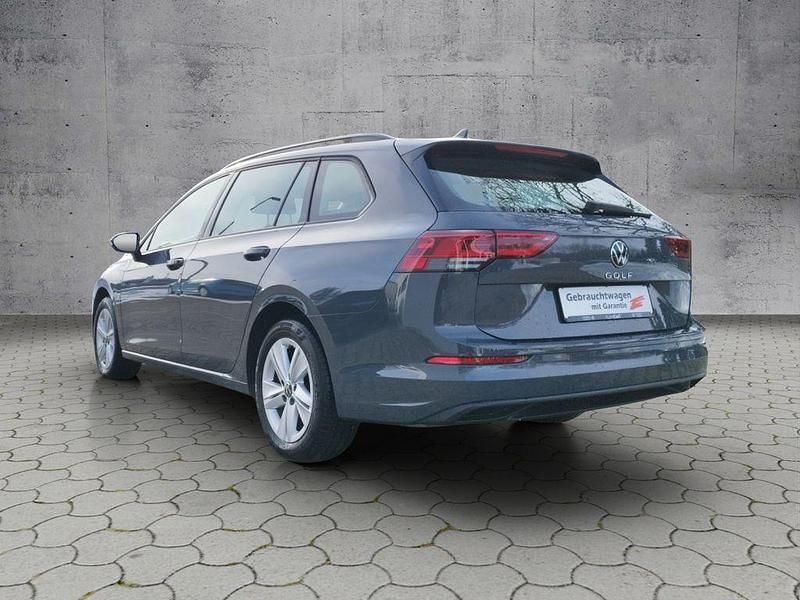 Gebraucht VW Golf VIII Life 150 PS (110 kW) 2023 Delfingrau metallic Kombi