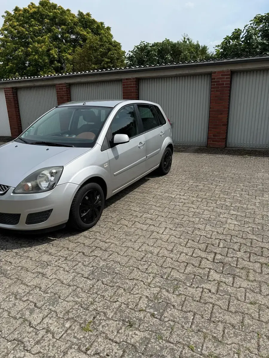 Używany Ford Fiesta 70 KM (51 kW) 2007 Szary Hatchback