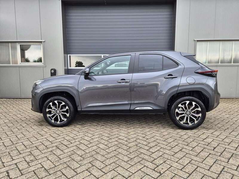 Marlingrau metallic Neu 2025 Toyota Yaris Cross SUV | 28.780 € - Bild 1/4