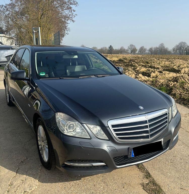 Gebraucht Mercedes E300 Avantgarde 231 PS (169 kW) 2011 Grau Limousine