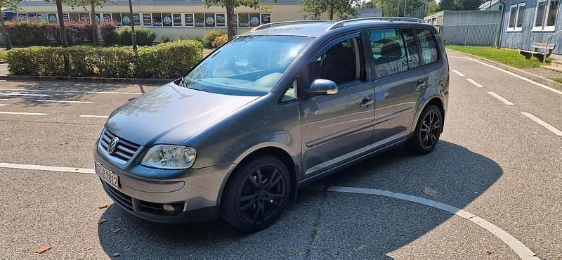 Grau Gebraucht 2006 VW Touran Van / Kleinbus | 3.450 € (Etwas zu teuer) - Bild 1/4