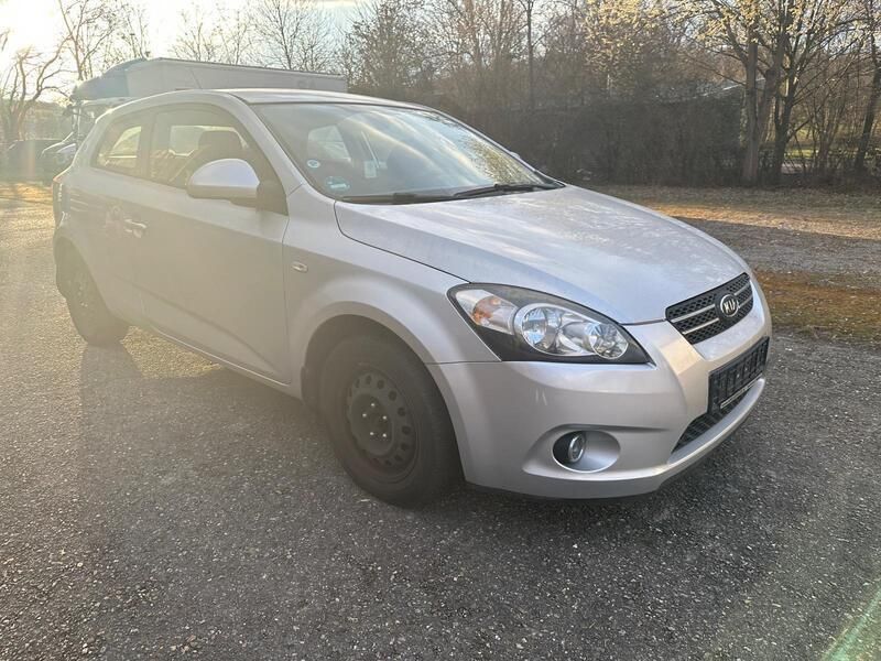 Silber Gebraucht 2009 Kia Ceed Limousine | 1.000 € (Superpreis) - Bild 1/4