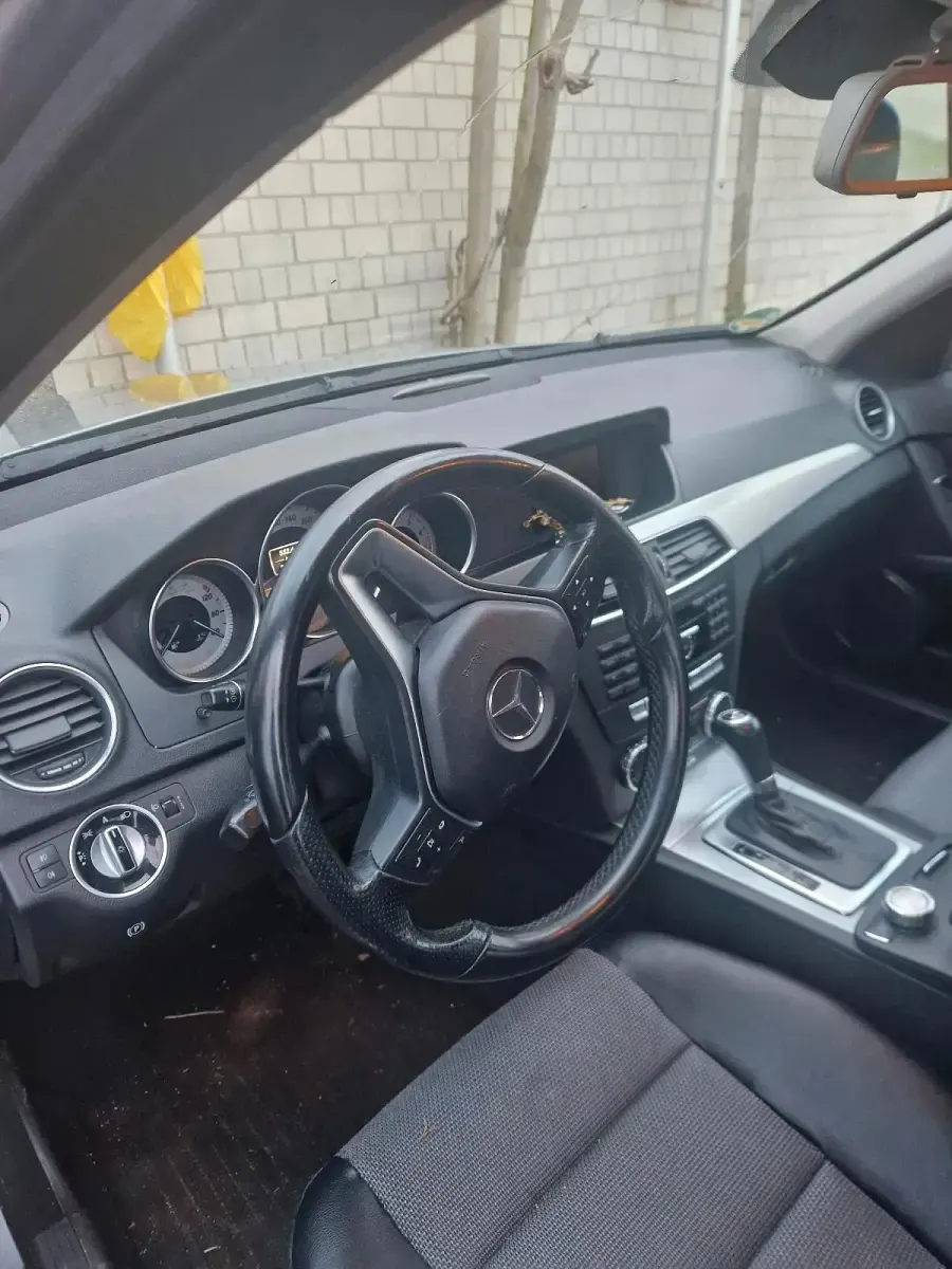 Gebraucht Mercedes C180 156 PS (114 kW) 2011 Grau Limousine