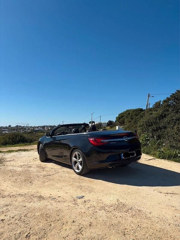 Second-hand Opel Cascada 165 CP (121 kW) 2014 Negru Cabrio