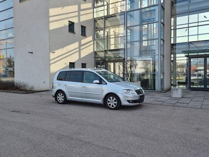 Gebraucht VW Touran Highline 105 PS (77 kW) 2009 Silber Van / Kleinbus