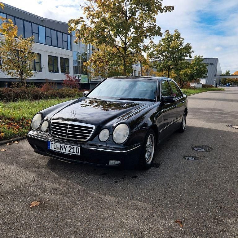 Schwarz Gebraucht 2001 Mercedes E320 Avantgarde Limousine | 3.400 € (Superpreis) - Bild 1/4
