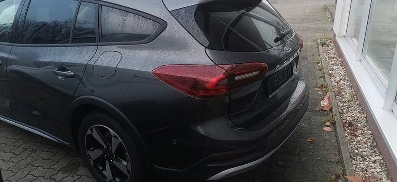 Neu Ford Focus Active X 155 PS (114 kW) 2025 Grau Limousine