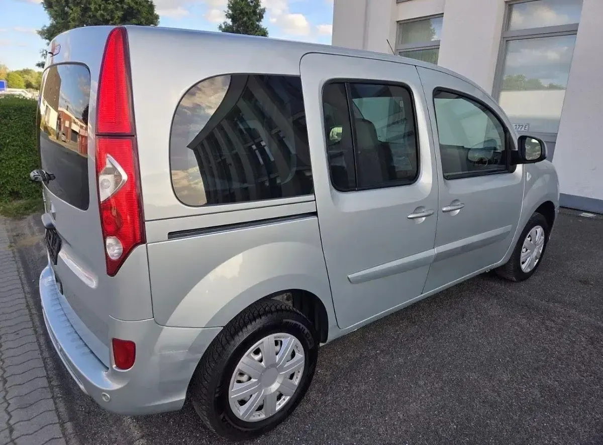 Gebraucht Renault Kangoo 90 PS (66 kW) 2013 Silber Van / Kleinbus