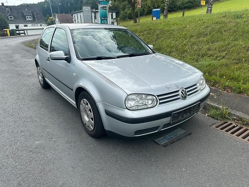 Silber Gebraucht 2001 VW Golf IV Coupé | 1.800 € (Etwas zu teuer) - Bild 1/4
