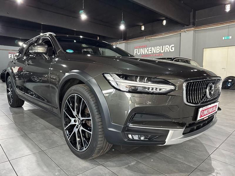 Pine grey Gebraucht 2020 Volvo V90 CC Pro Kombi | 33.900 € (Fairer Preis) - Bild 1/4