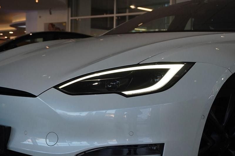 Gebraucht Tesla Model S Long Range AWD 492 kW (670 PS) 2023 Pearl white multicoat Kleinwagen