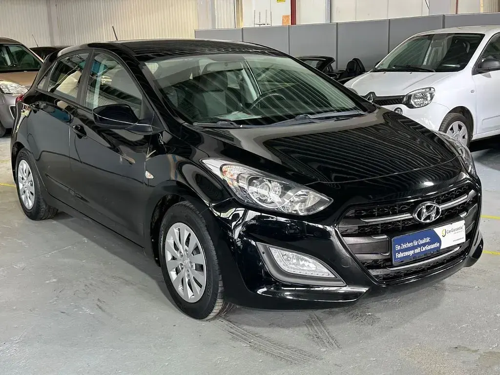 Gebraucht Hyundai i30 Classic 101 PS (74 kW) 2017 Schwarz Limousine