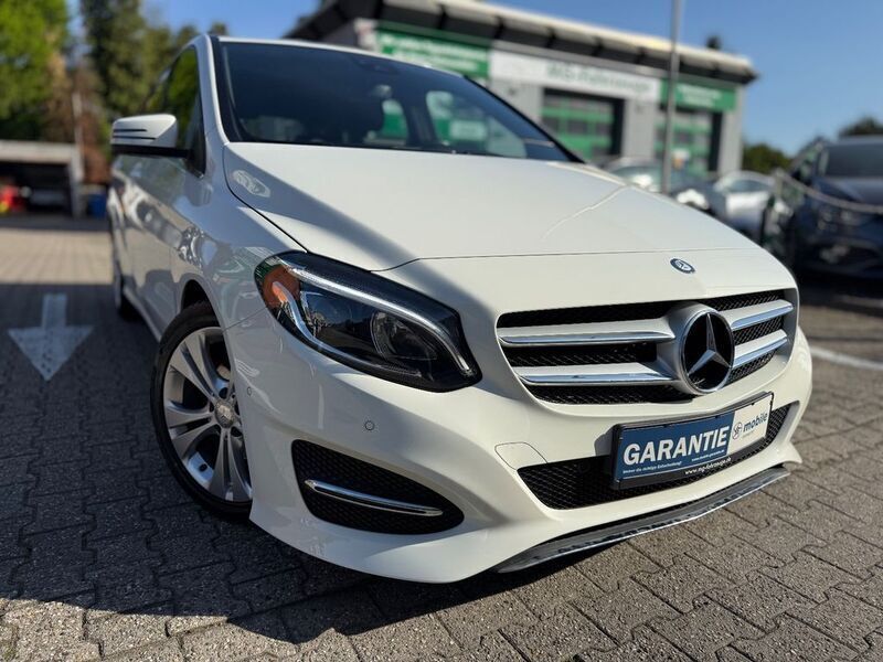 Weiß Gebraucht 2016 Mercedes B180 Urban Van / Kleinbus | 15.849 € (Guter Preis) - Bild 1/4