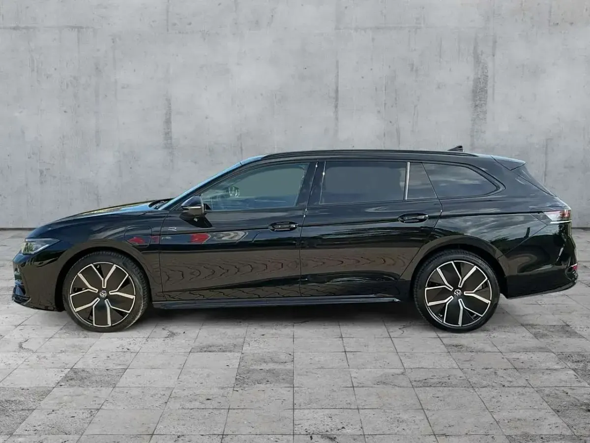 Gebraucht VW Passat R-line 272 PS (200 kW) 2025 Grenadillschwarz metallic Kombi