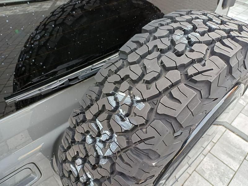 Gebraucht Suzuki Jimny Comfort+ 102 PS (75 kW) 2018 Grau SUV