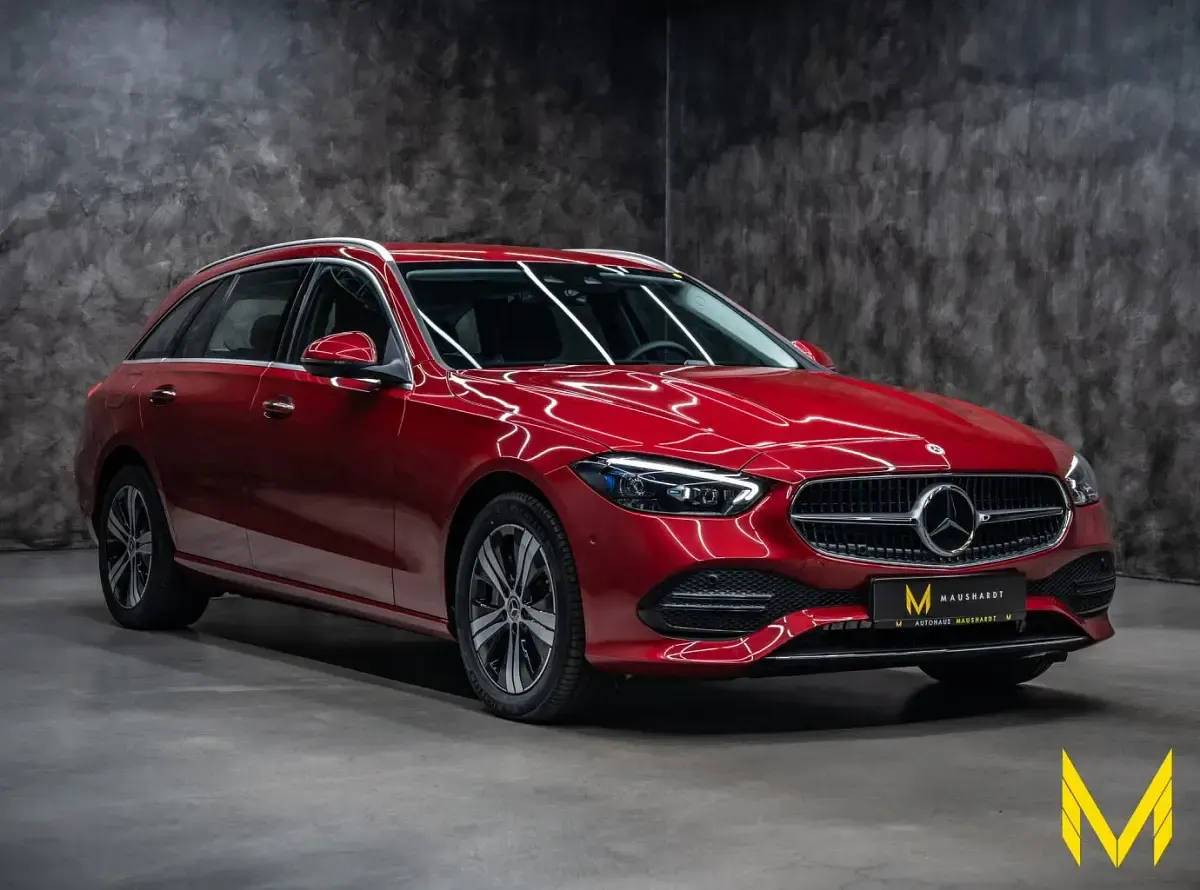 Gebraucht Mercedes C300 Advanced Plus 204 PS (150 kW) 2024 Rot (designo patagonienrot metallic) Kombi