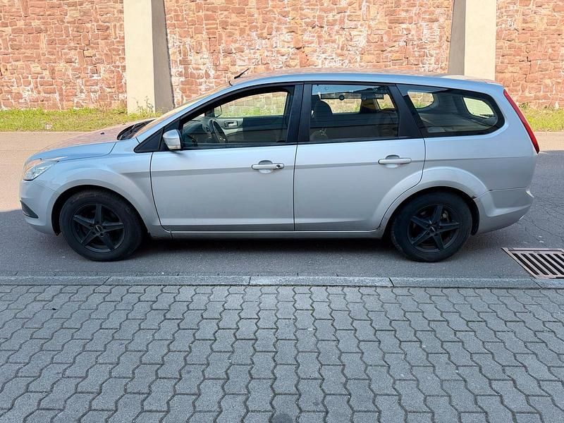 Gebraucht Ford Focus 109 PS (80 kW) 2008 Grau Kombi