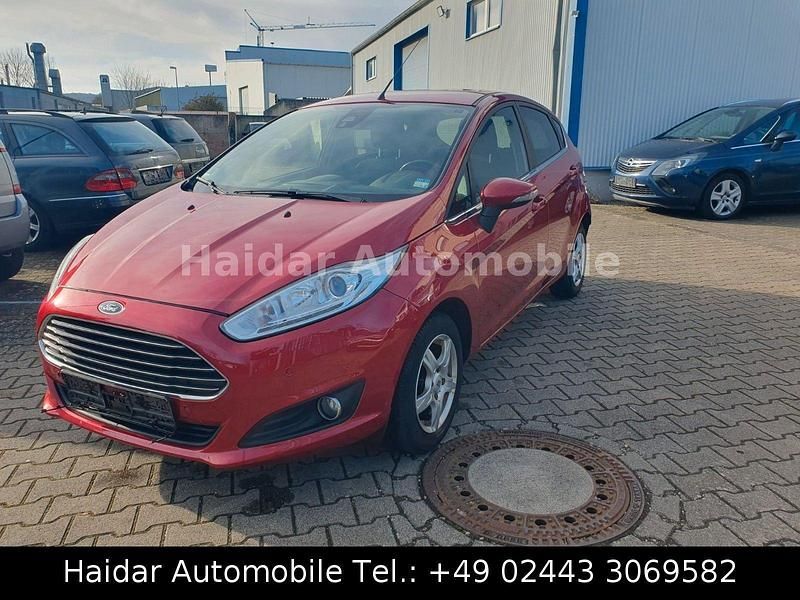 Gebraucht Ford Fiesta Titanium 95 PS (69 kW) 2016 Rot Limousine