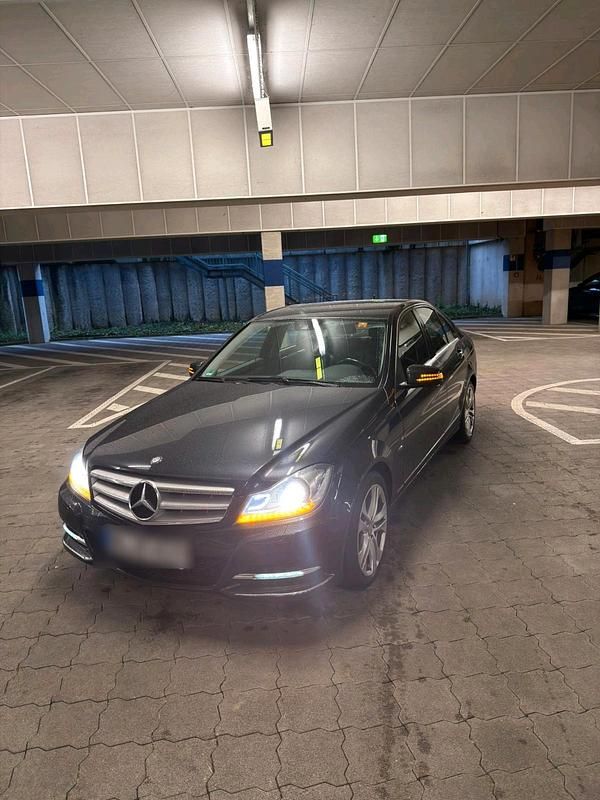Schwarz Gebraucht 2011 Mercedes C200 AMG line Limousine | 7.999 € (Guter Preis) - Bild 1/4