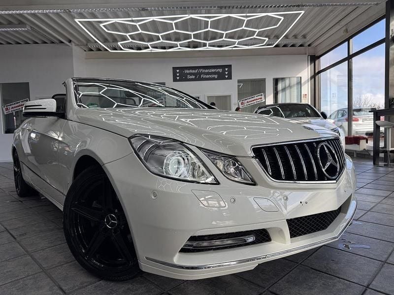 Gebraucht Mercedes E200 AMG 184 PS (135 kW) 2012 Weiß Cabrio