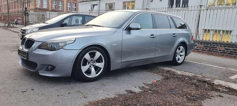 Silbergrau metallic Gebraucht 2006 BMW 530 Kombi | 2.399 € (Superpreis) - Bild 1/4