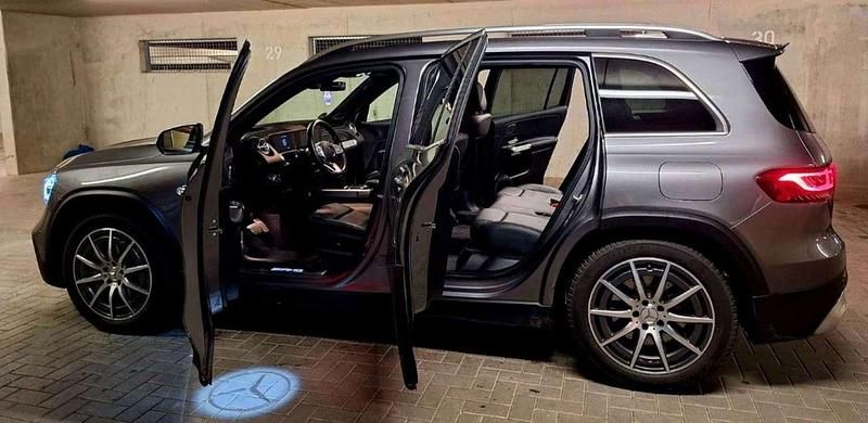Grau Gebraucht 2020 Mercedes GLB35 AMG SUV | 42.900 € (Fairer Preis) - Bild 1/4