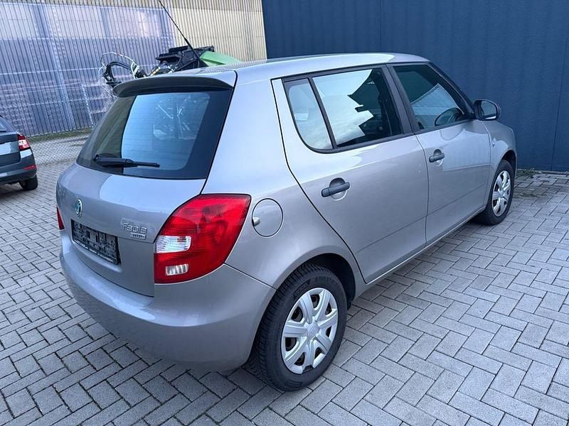 Gebraucht Skoda Fabia 60 PS (44 kW) 2010 Beige Limousine