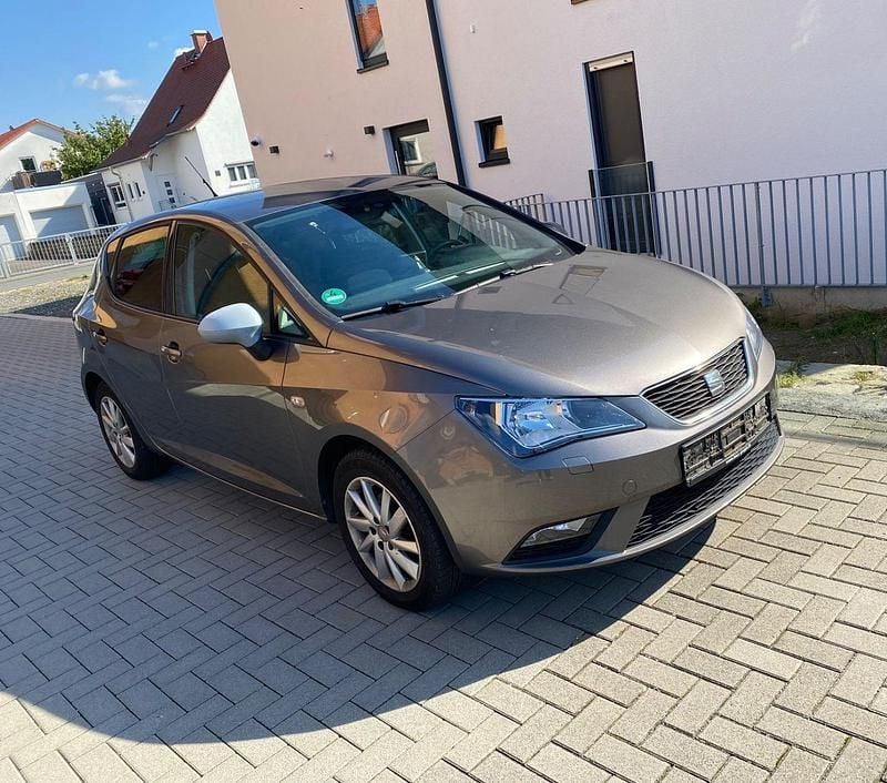 Grau Gebraucht 2015 Seat Ibiza Stylance Limousine | 5.900 € (Guter Preis) - Bild 1/4