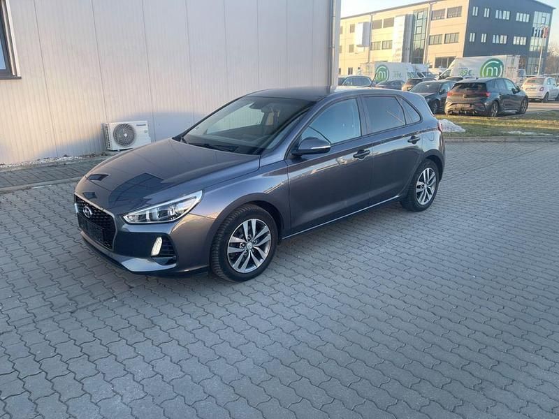 Gebraucht Hyundai i30 Trend 110 PS (80 kW) 2017 Grau Limousine