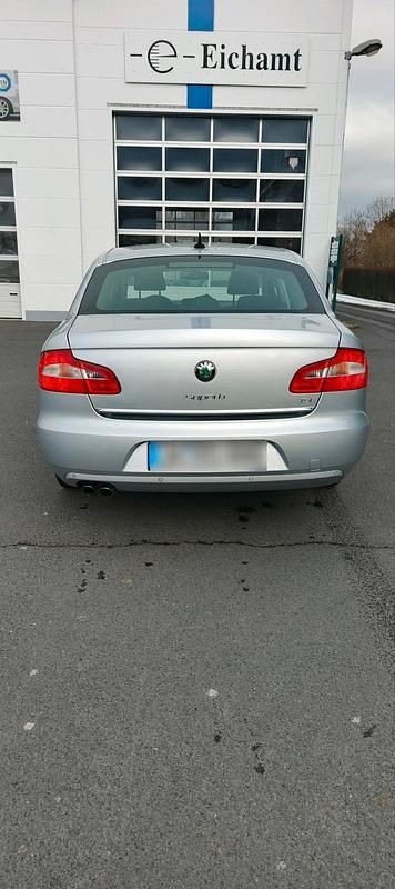 Gebraucht Skoda Superb 160 PS (117 kW) 2010 Blau Limousine