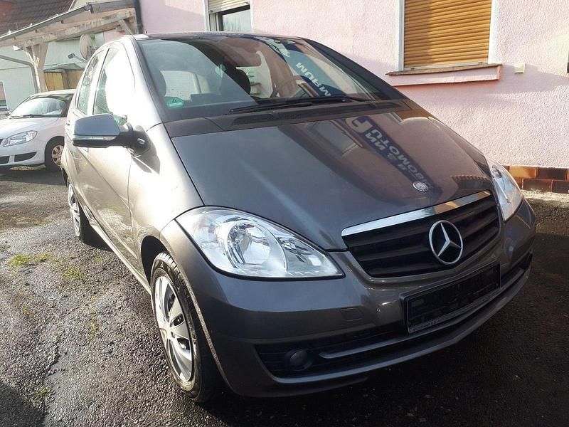 Grau Gebraucht 2012 Mercedes A160 Limousine | 4.850 € (Superpreis) - Bild 1/4