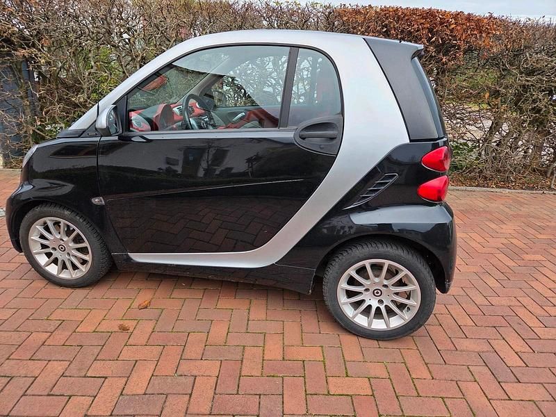 Schwarz Gebraucht 2012 Smart ForTwo Coupé Passion Coupé | 2.790 € (Superpreis) - Bild 1/4