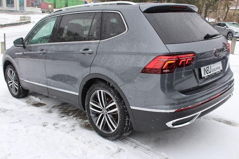 Gebraucht VW Tiguan Allspace Elegance 200 PS (147 kW) 2023 Platinum grey (metallic) SUV