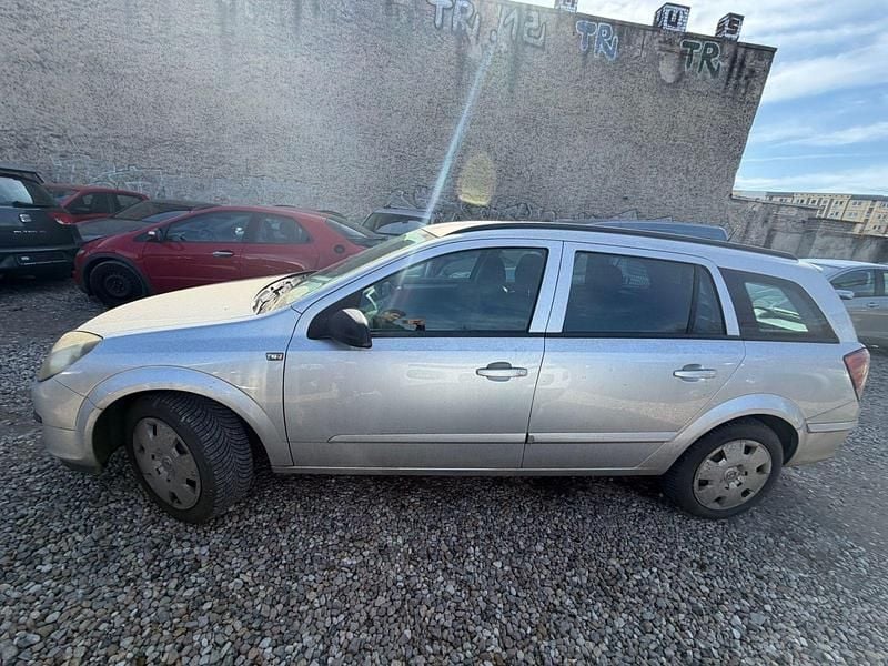 Gebraucht Opel Astra Edition 101 PS (74 kW) 2006 Silber Kombi