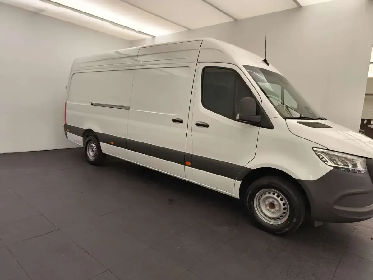 Gebraucht Mercedes Sprinter 150 PS (110 kW) 2026 Arktikweiß Van