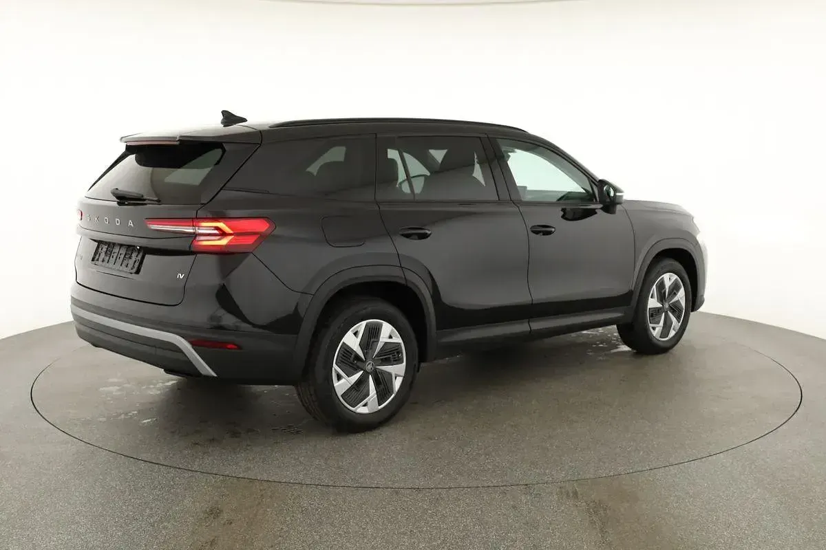 Neu Skoda Kodiaq Selection 204 PS (150 kW) 2026 Black magic perleffekt SUV