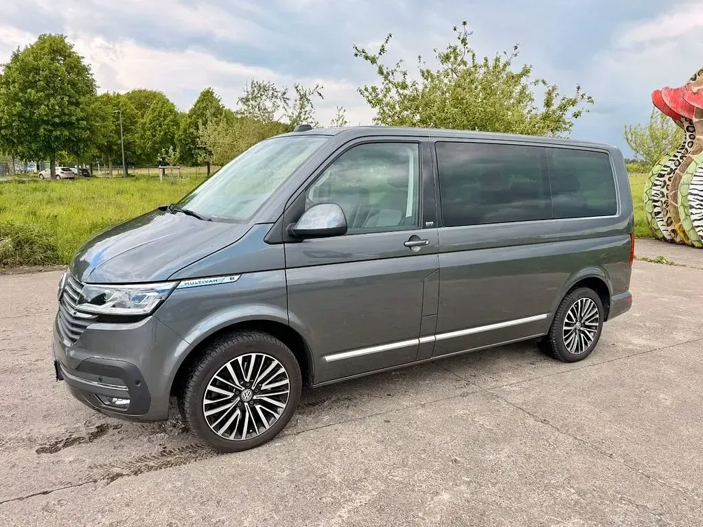 Gebraucht VW Multivan Highline 199 PS (146 kW) 2020 Grau Van / Kleinbus