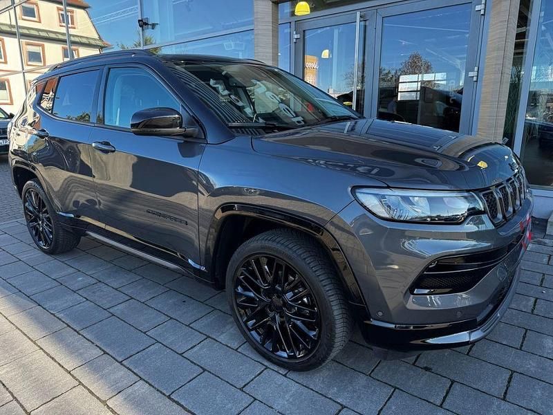 Gebraucht Jeep Compass 131 PS (96 kW) 2023 Grau SUV