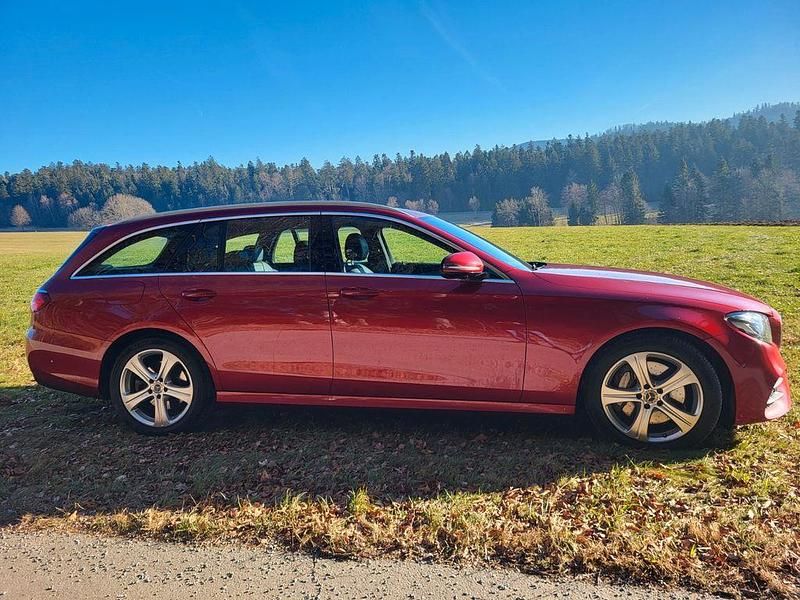 Gebraucht Mercedes E400 333 PS (244 kW) 2020 Rot SUV